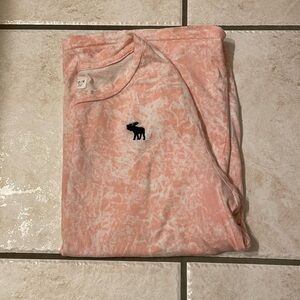 🩵 A&F kids tshirt